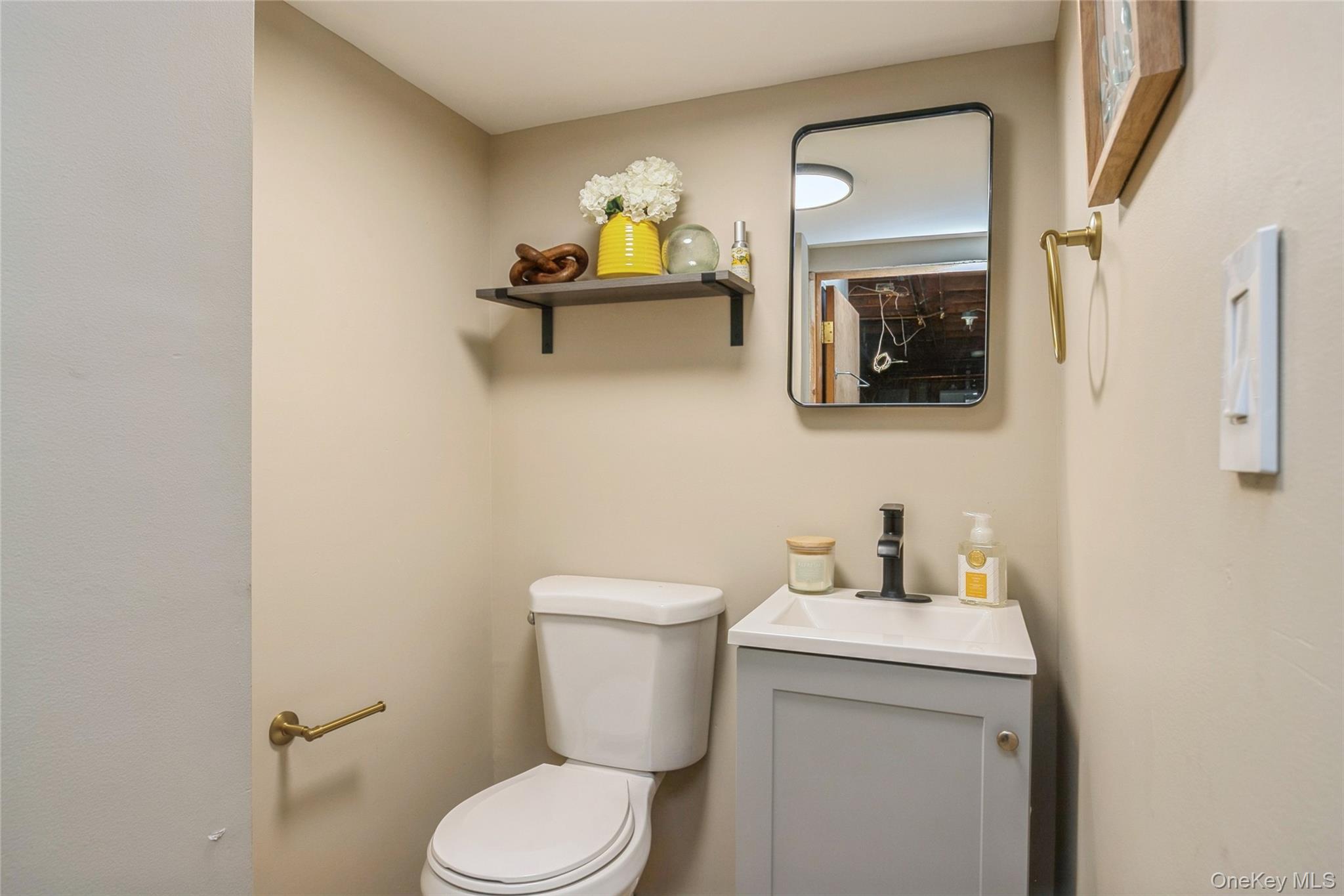 #20 photo, 17 Goldsmith Avenue, Greenlawn , NY 11740