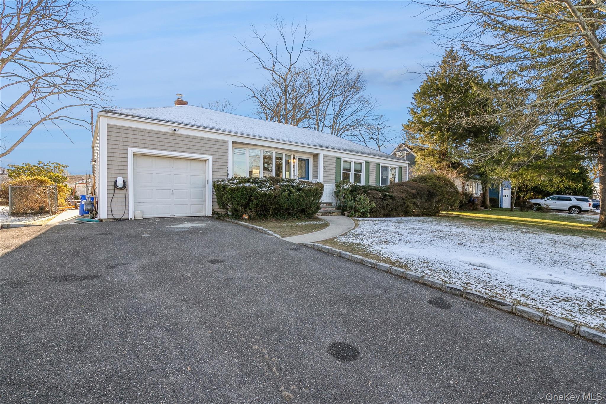 #4 photo, 17 Goldsmith Avenue, Greenlawn , NY 11740