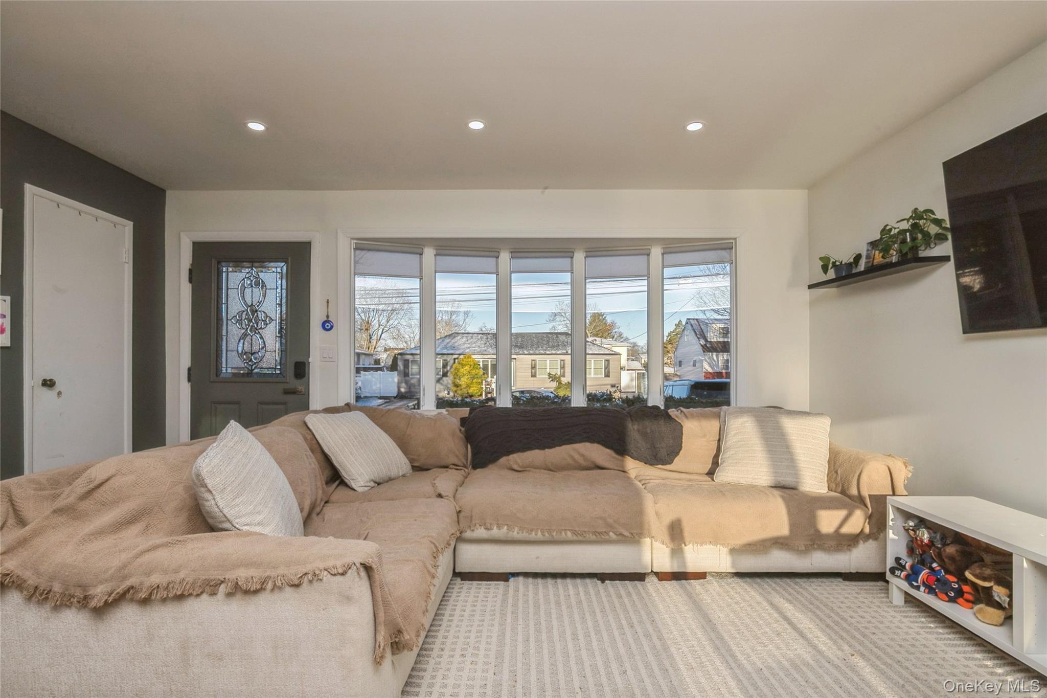 #6 photo, 17 Goldsmith Avenue, Greenlawn , NY 11740