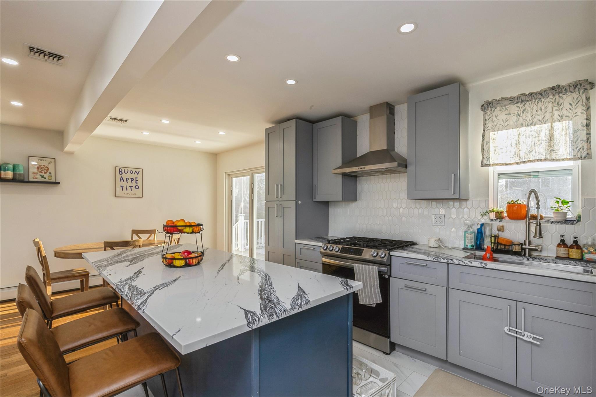 #9 photo, 17 Goldsmith Avenue, Greenlawn , NY 11740