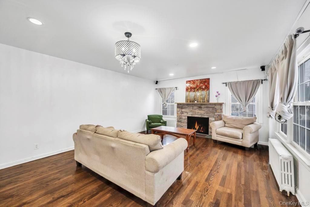 #11 photo, 212 Bergen Court, Саффолк ‖ Copiague , NY 11726