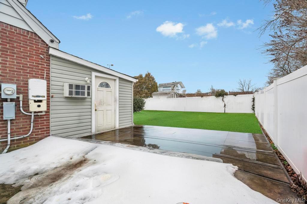 #5 photo, 212 Bergen Court, Саффолк ‖ Copiague , NY 11726