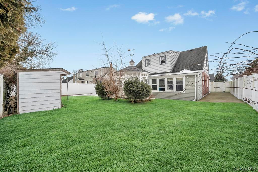 #7 photo, 212 Bergen Court, Саффолк ‖ Copiague , NY 11726