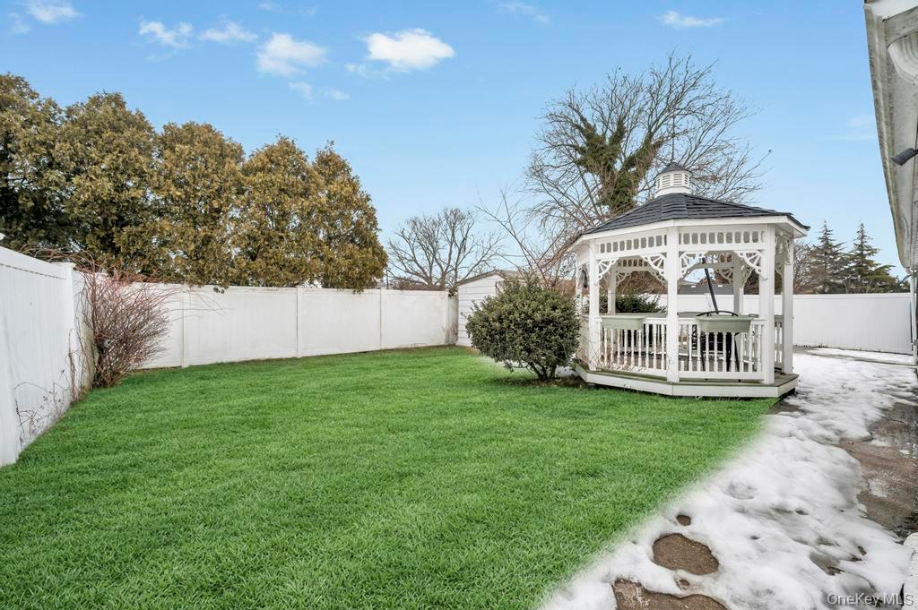 #8 photo, 212 Bergen Court, Саффолк ‖ Copiague , NY 11726