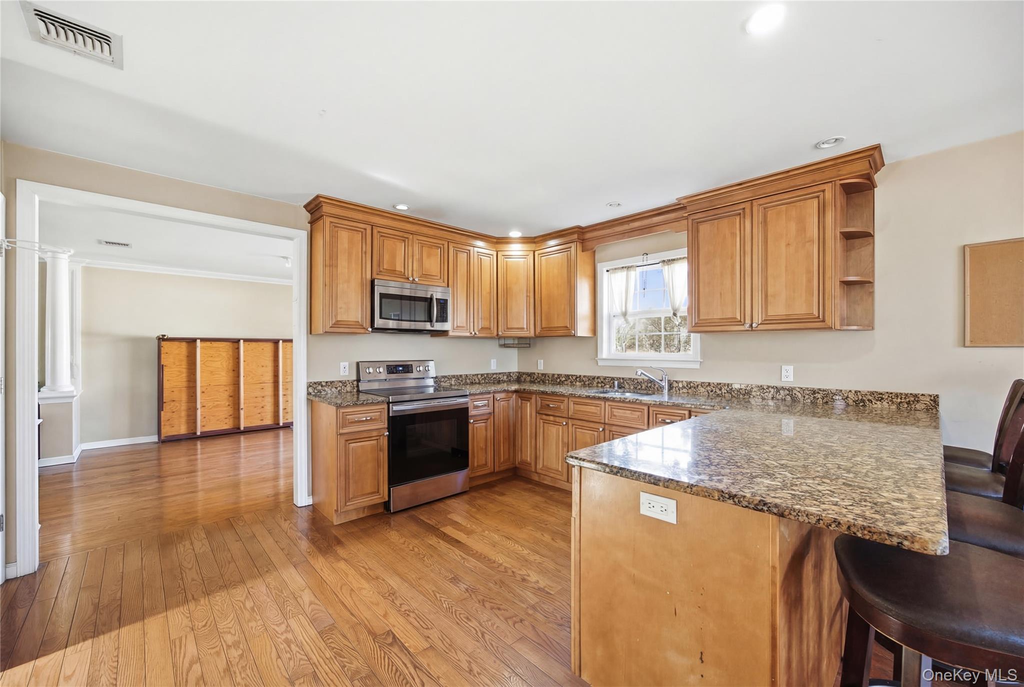 #13 photo, 63 Pinedale Avenue, سوفولك Farmingville , NY 11738