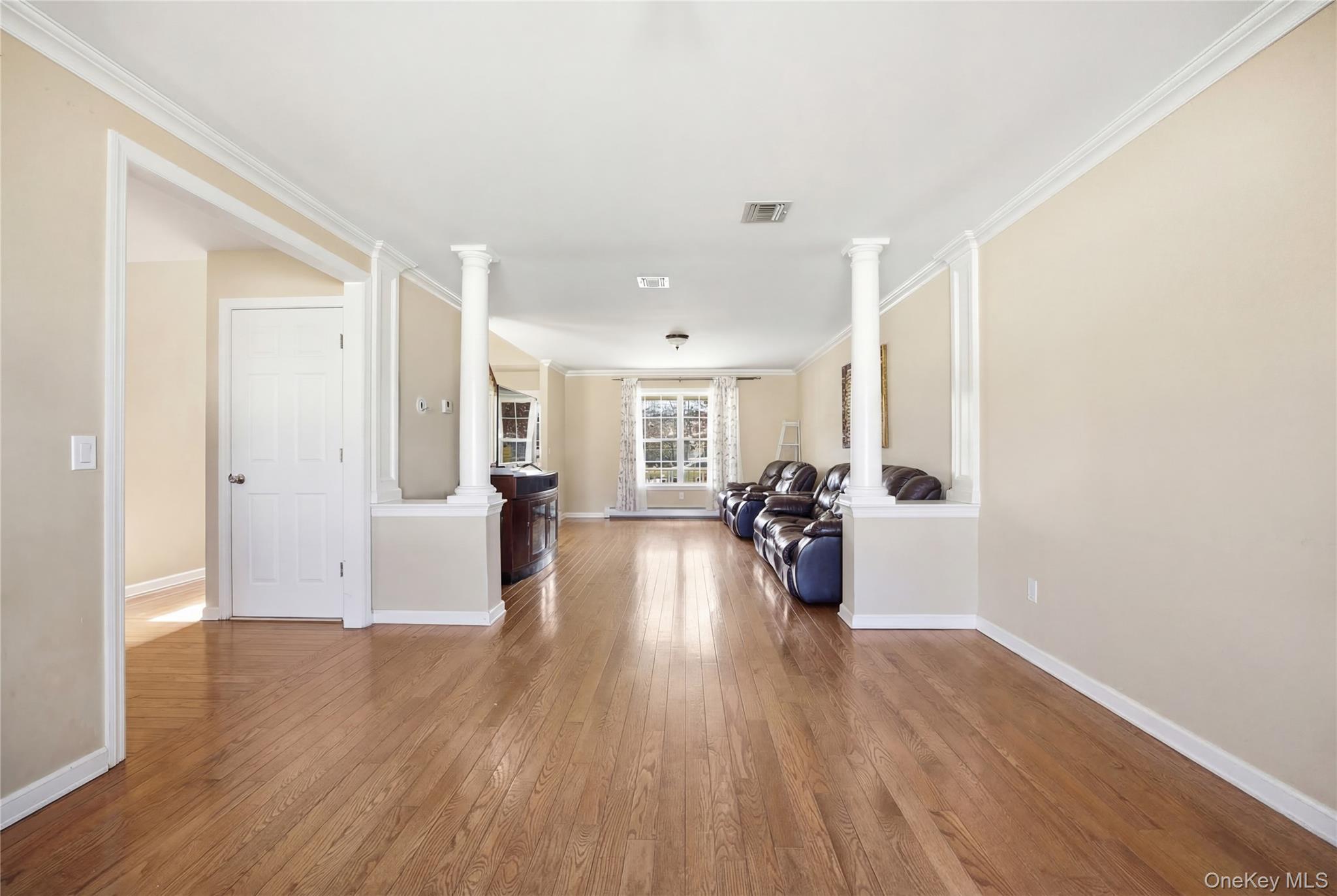 #15 photo, 63 Pinedale Avenue, سوفولك Farmingville , NY 11738