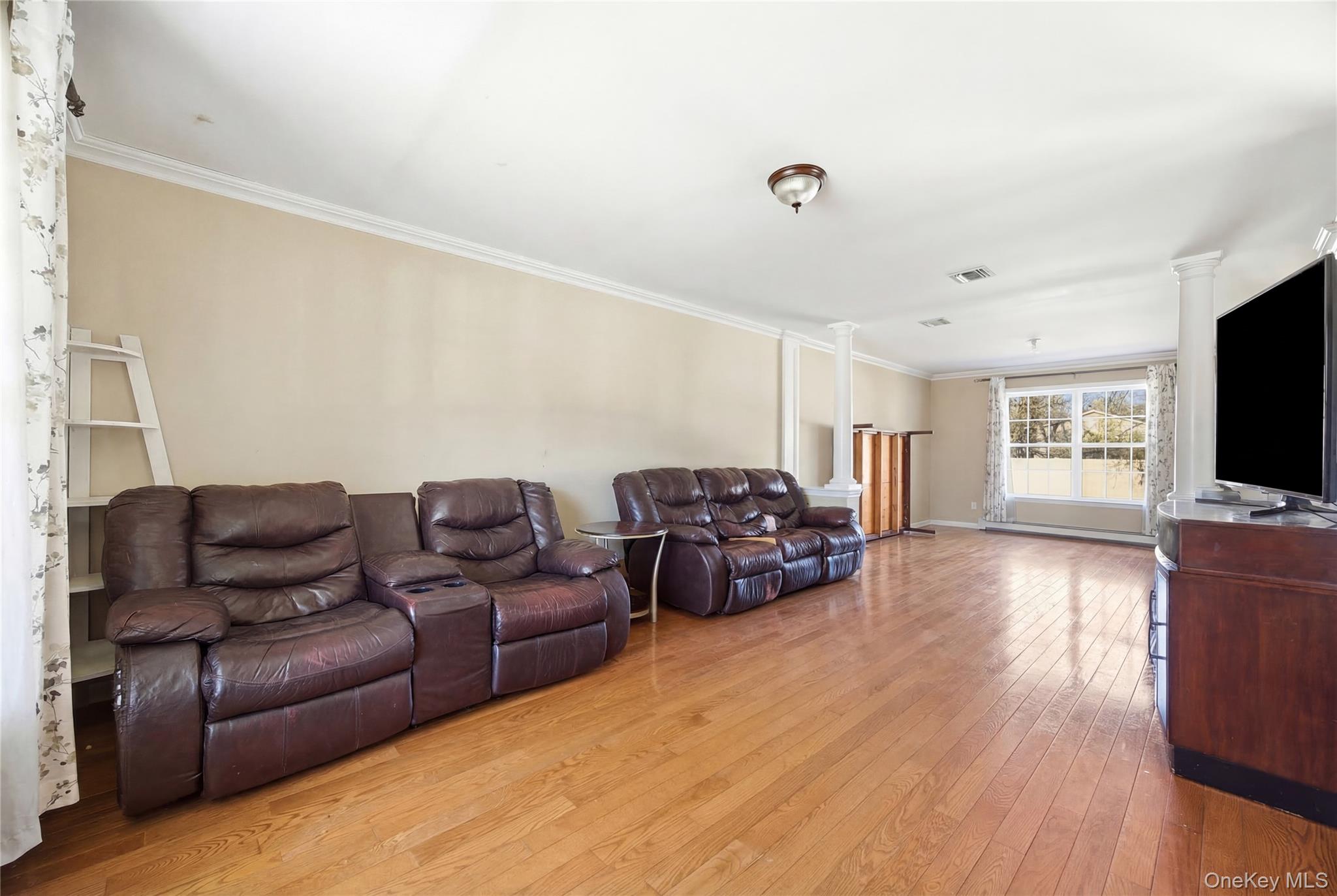 #16 photo, 63 Pinedale Avenue, سوفولك Farmingville , NY 11738