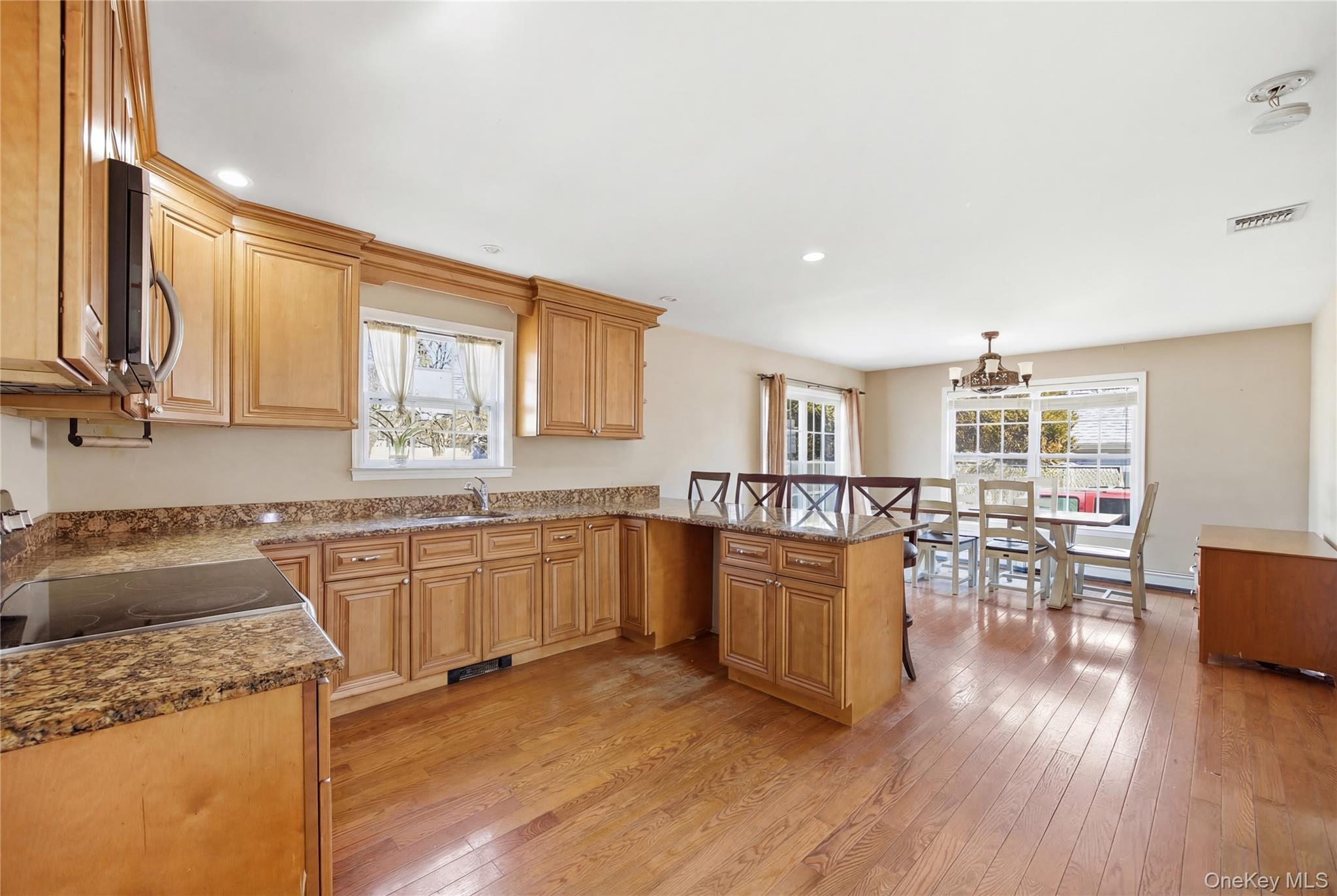 #6 photo, 63 Pinedale Avenue, سوفولك Farmingville , NY 11738