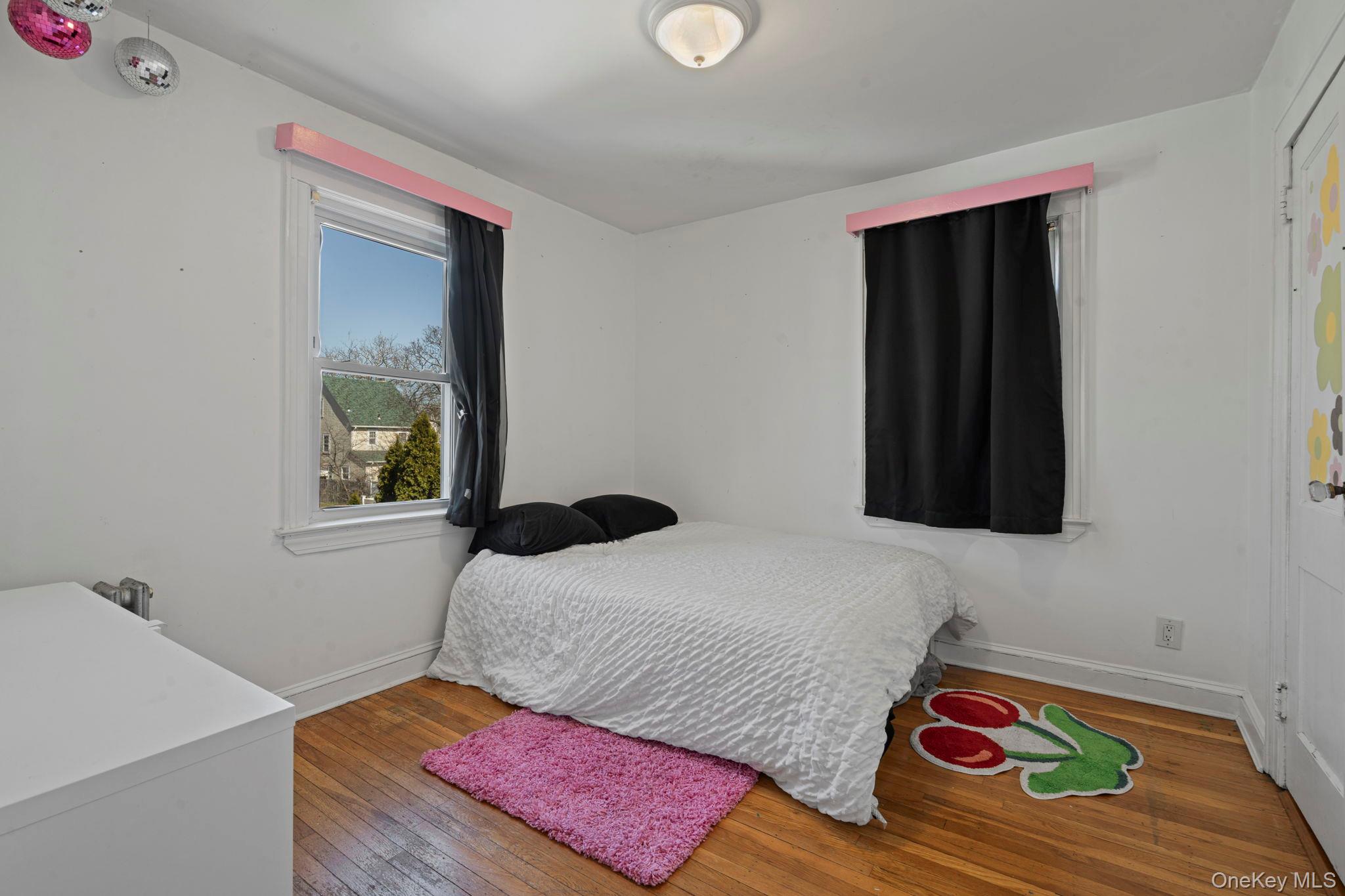 #17 photo, 24011 88th Avenue, קווינס Bellerose , NY 11426