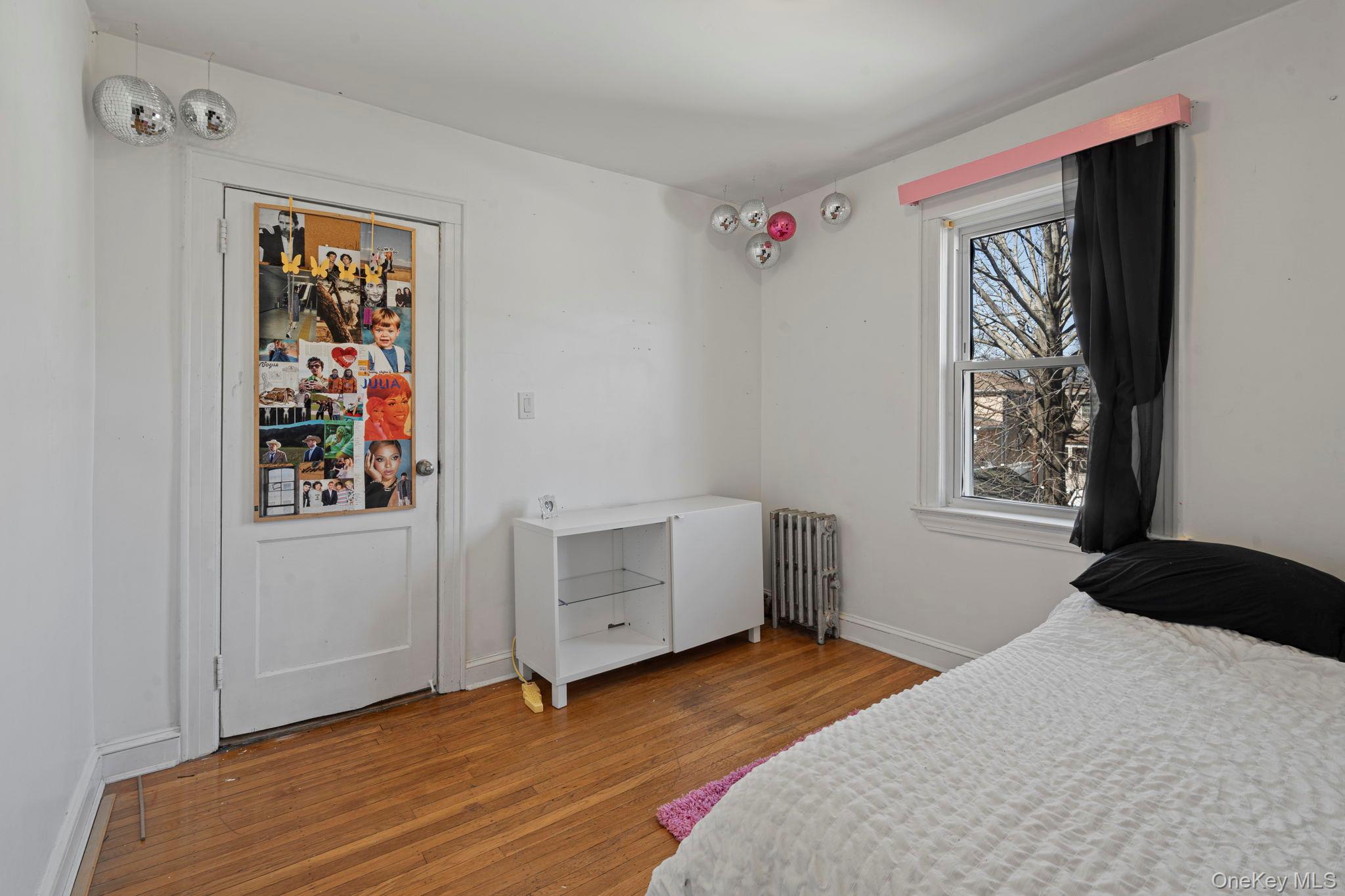 #18 photo, 24011 88th Avenue, קווינס Bellerose , NY 11426