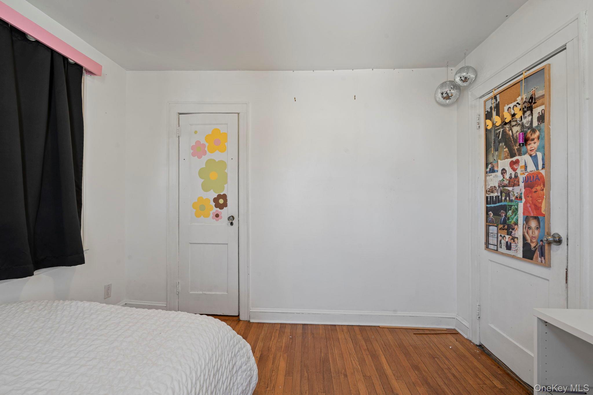 #19 photo, 24011 88th Avenue, קווינס Bellerose , NY 11426