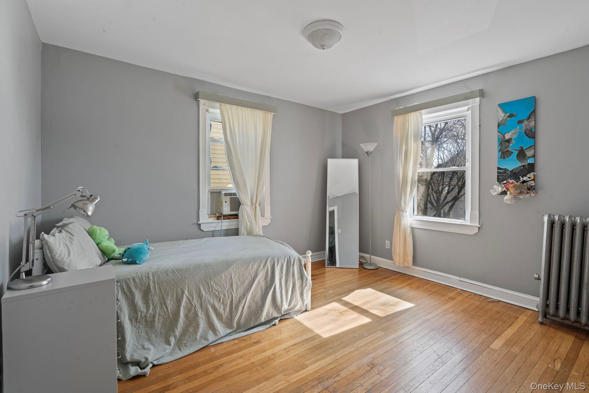 #20 photo, 24011 88th Avenue, קווינס Bellerose , NY 11426