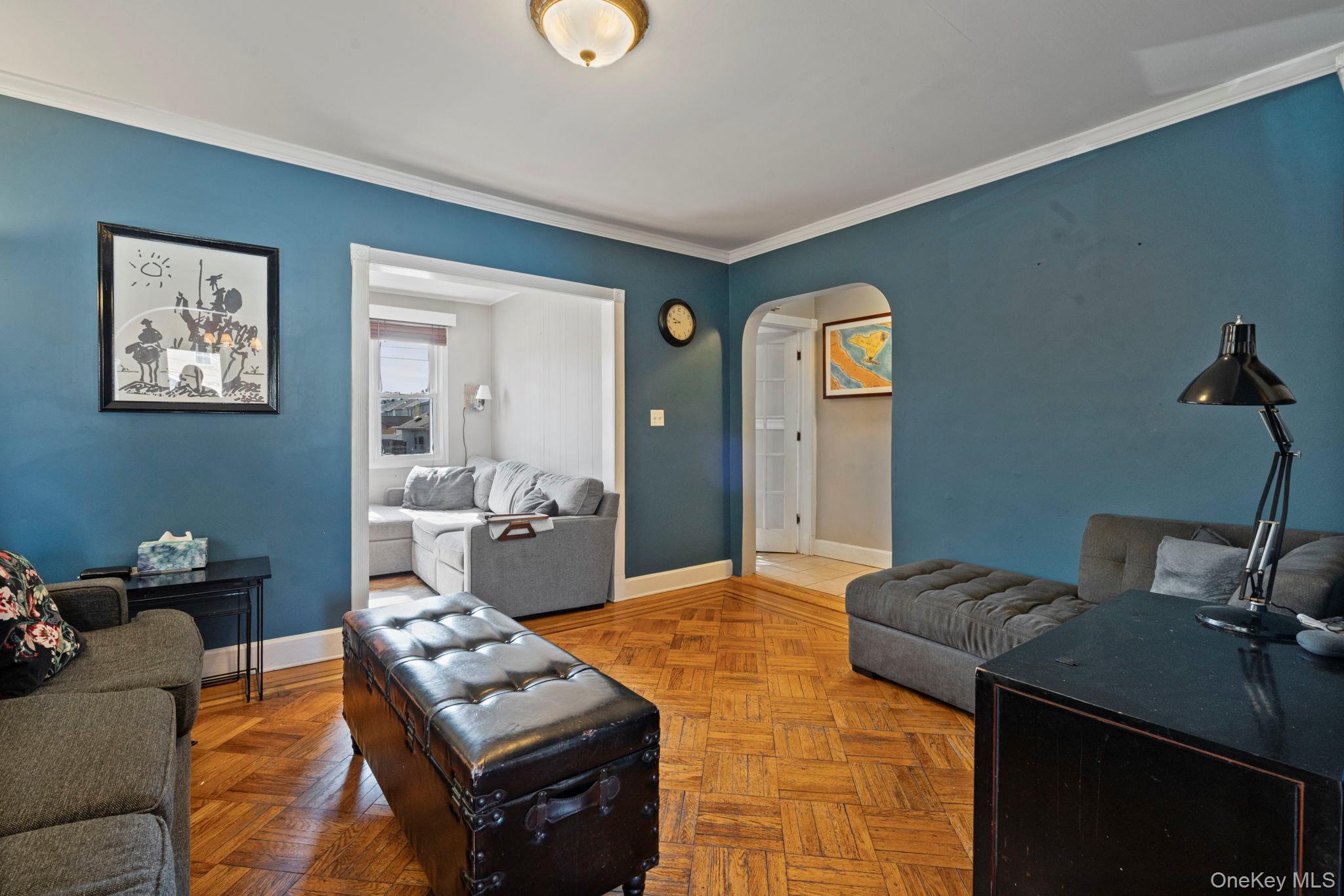 #6 photo, 24011 88th Avenue, קווינס Bellerose , NY 11426