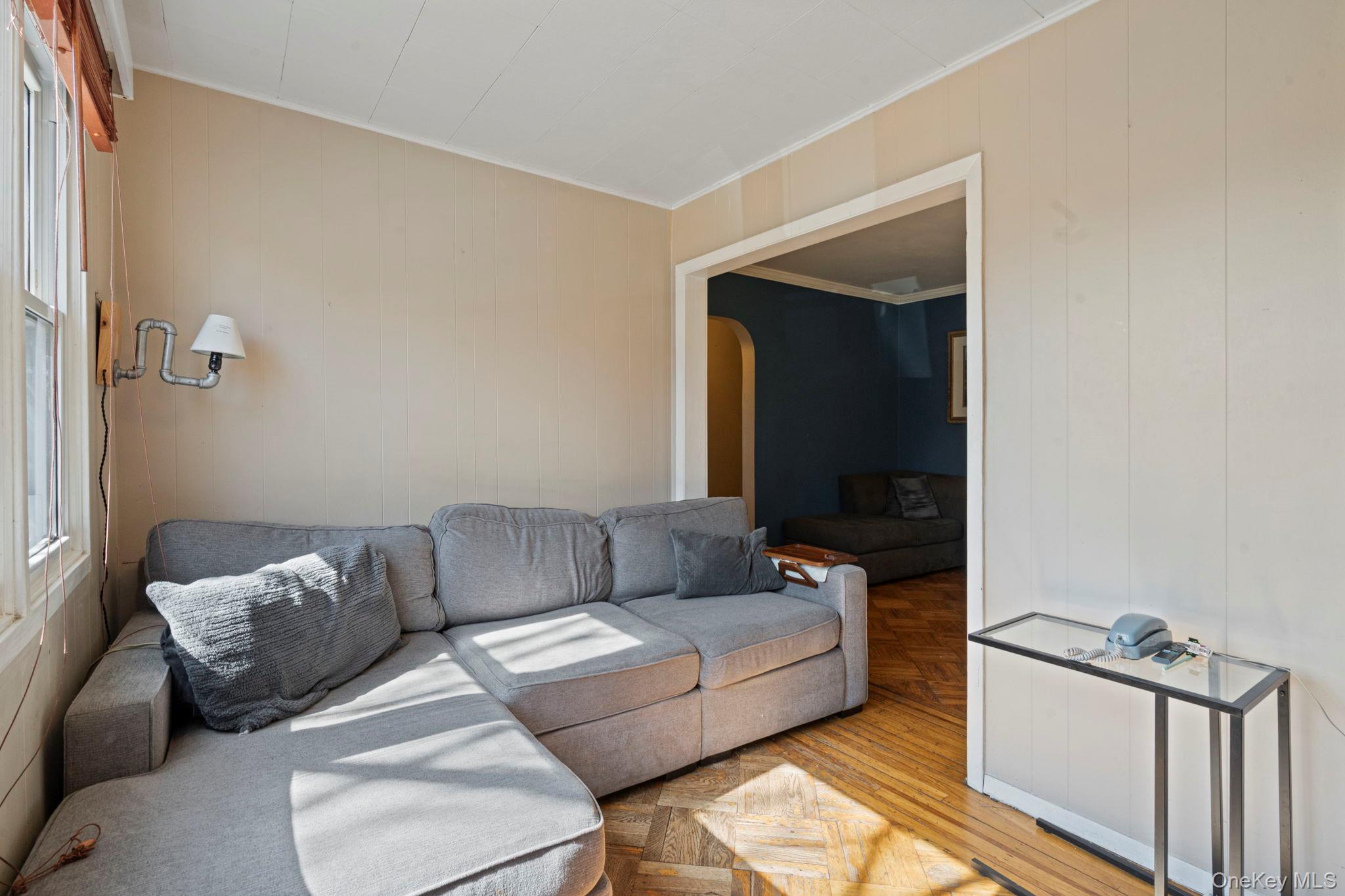 #8 photo, 24011 88th Avenue, קווינס Bellerose , NY 11426