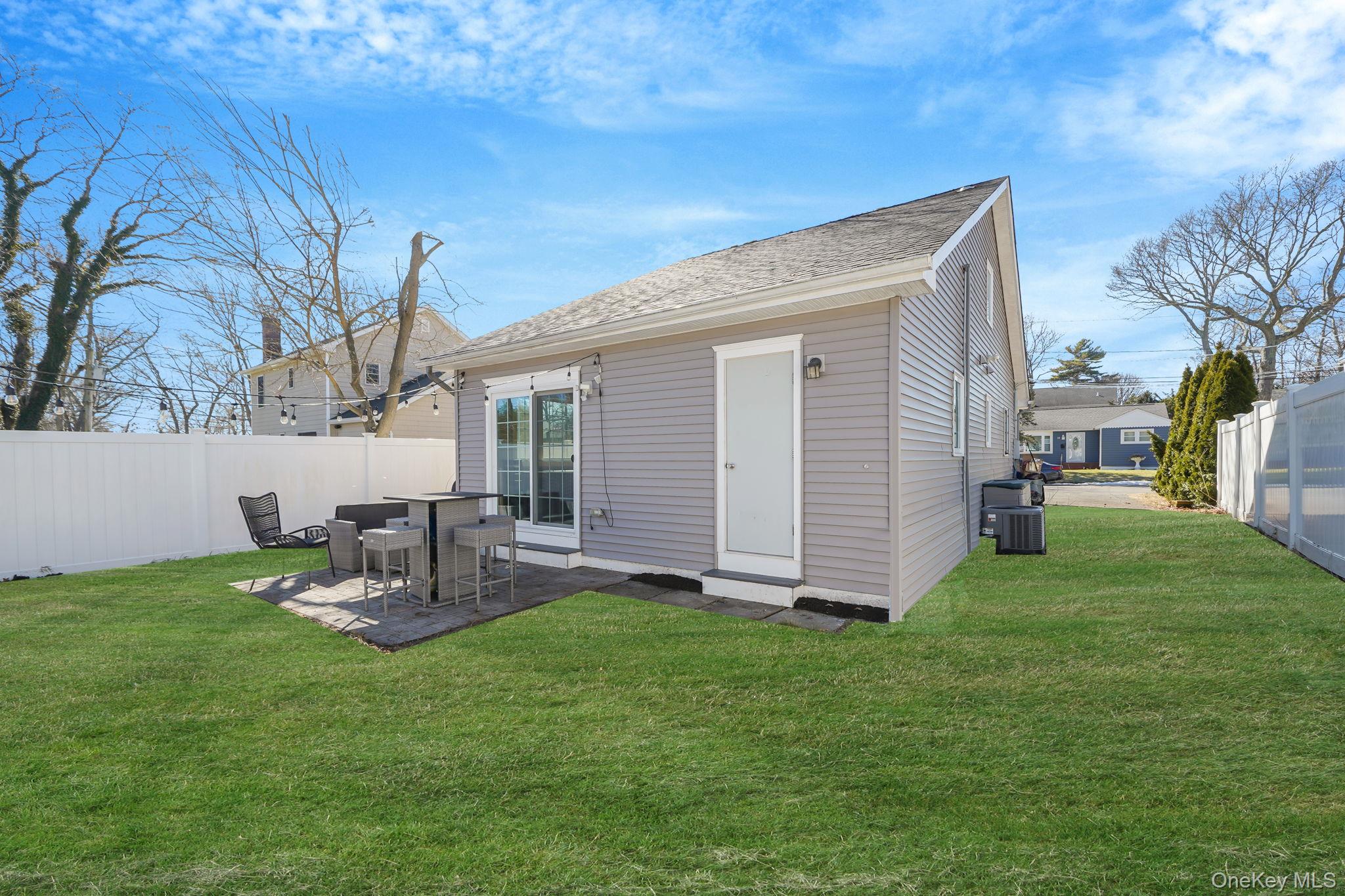 #19 photo, 9 Park Place, Patchogue , NY 11772