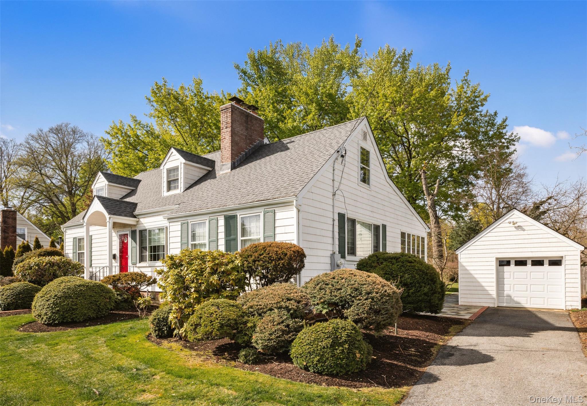 #2 photo, 11 Bieselin Road, Саффолк ‖ Bellport Village , NY 11713