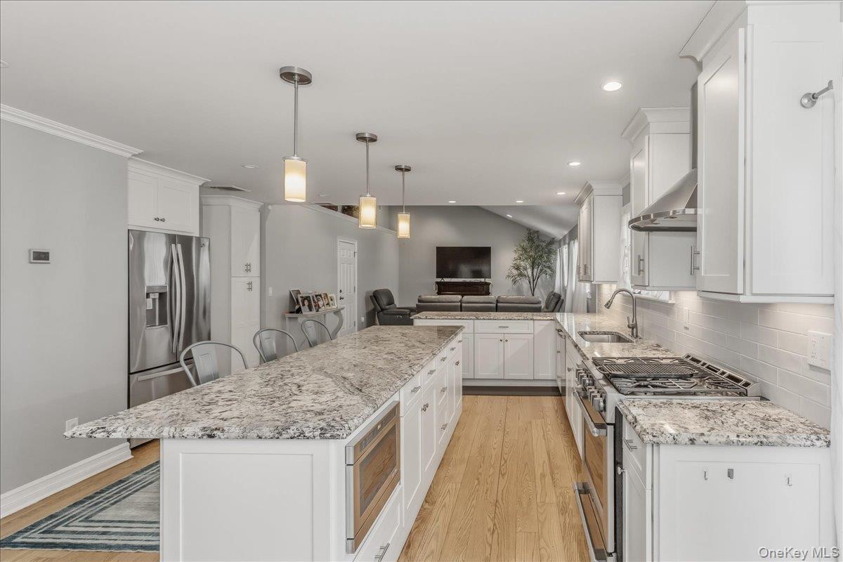 #10 photo, 949 Union Street, Bohemia , NY 11716