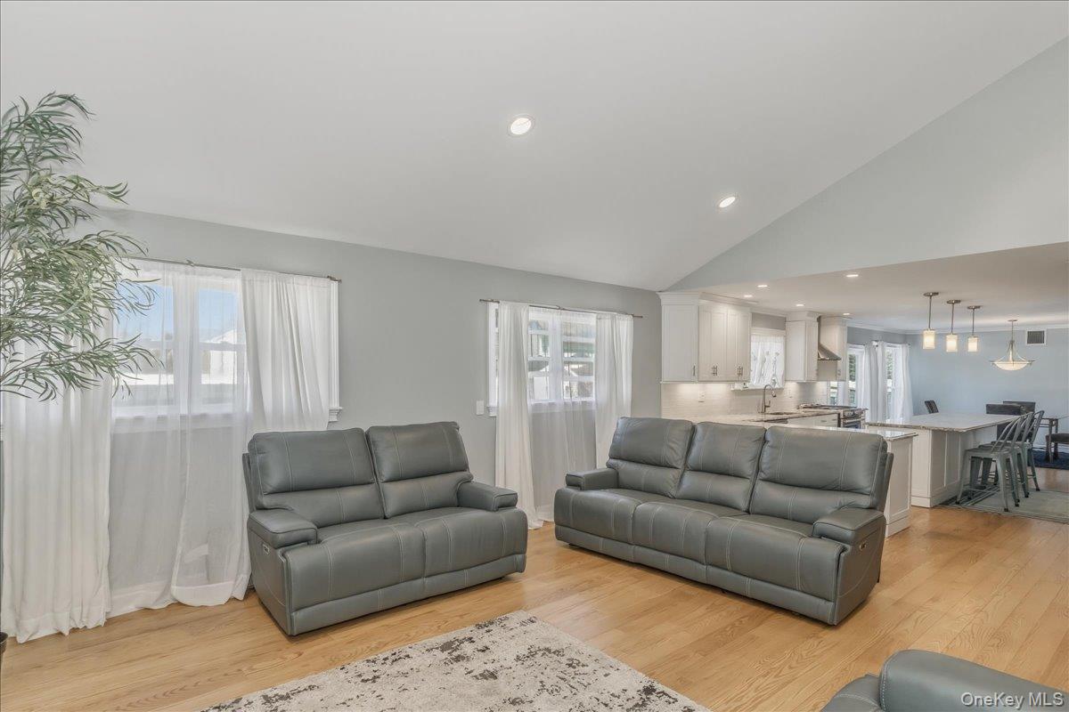 #17 photo, 949 Union Street, Bohemia , NY 11716