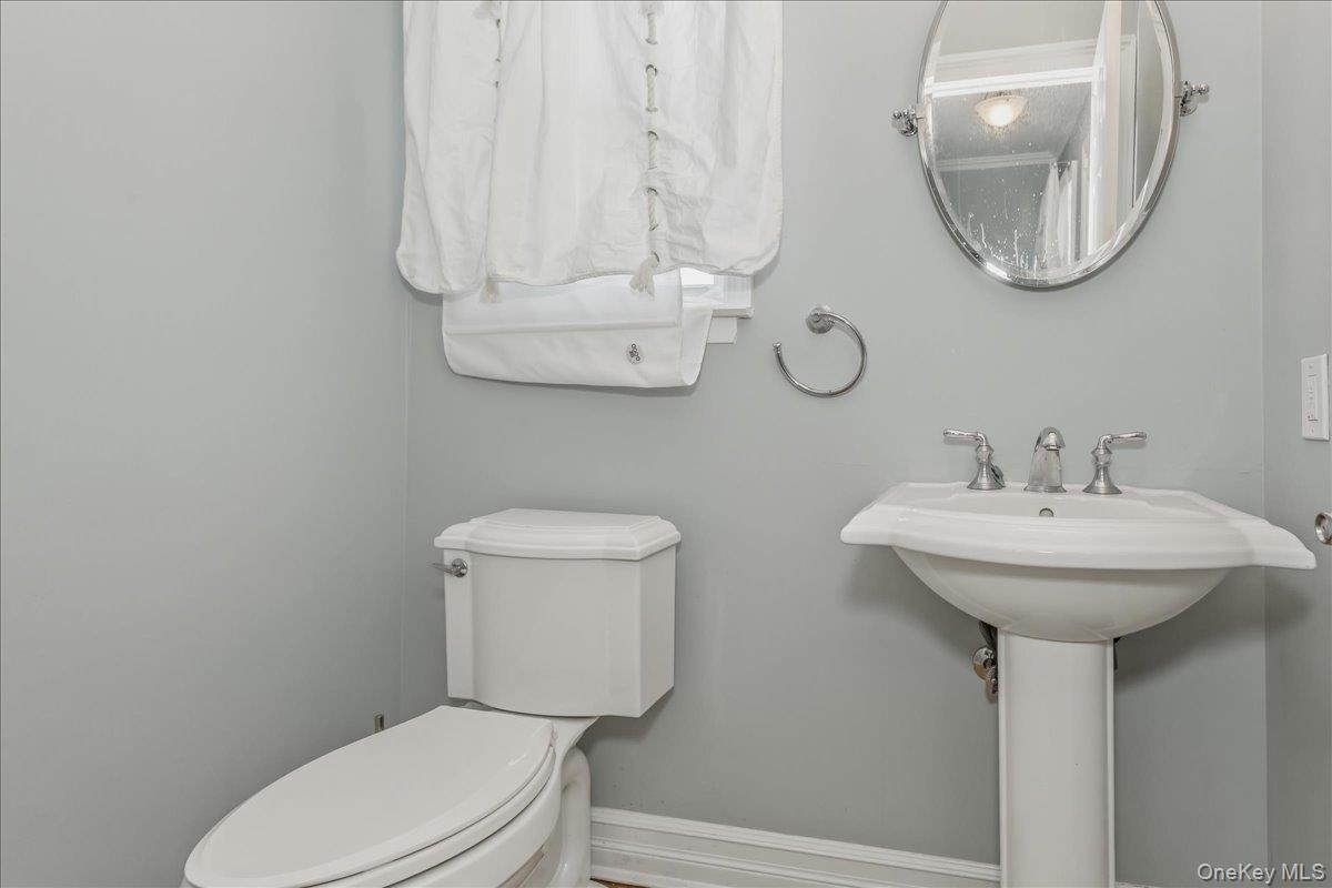 #18 photo, 949 Union Street, Bohemia , NY 11716