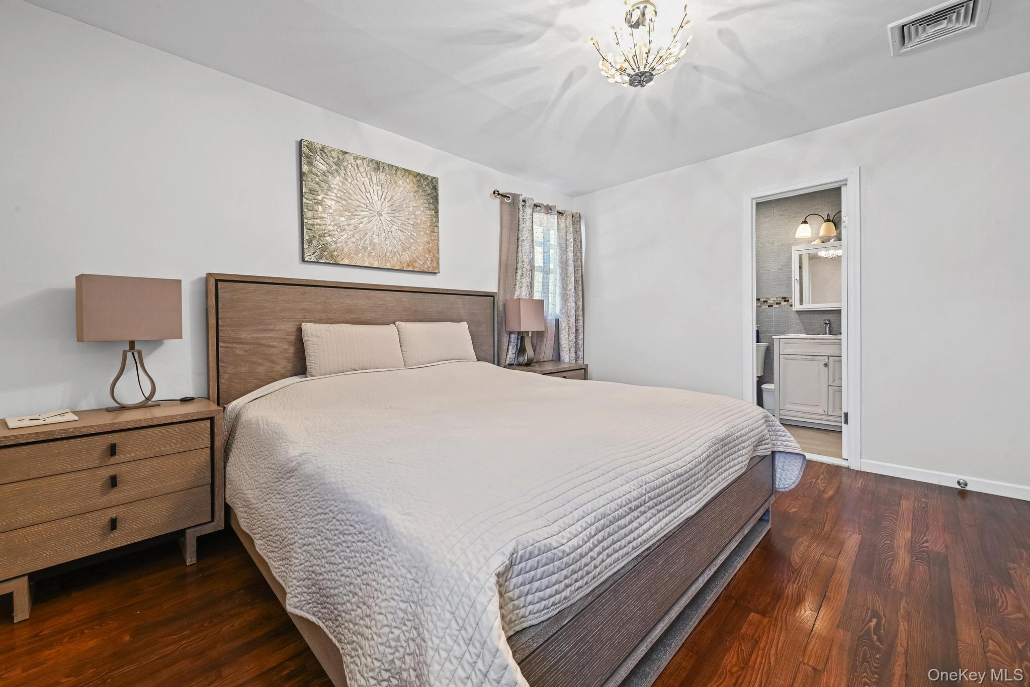 #14 photo, 4 Birchwood Park Drive, नासाउ काउंटी Syosset , NY 11791