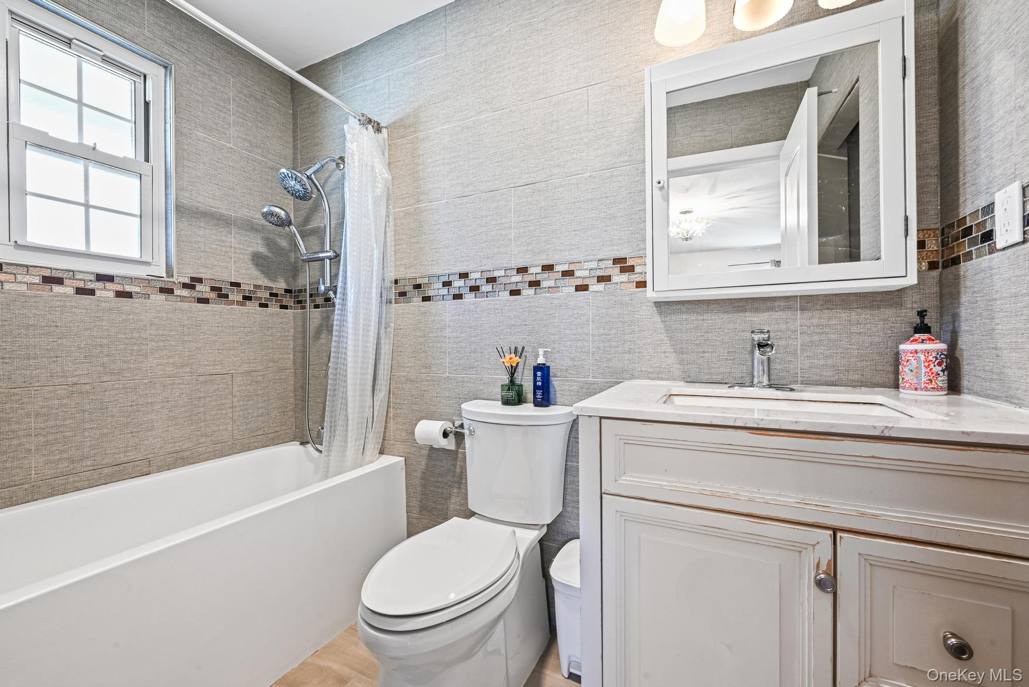 #15 photo, 4 Birchwood Park Drive, नासाउ काउंटी Syosset , NY 11791