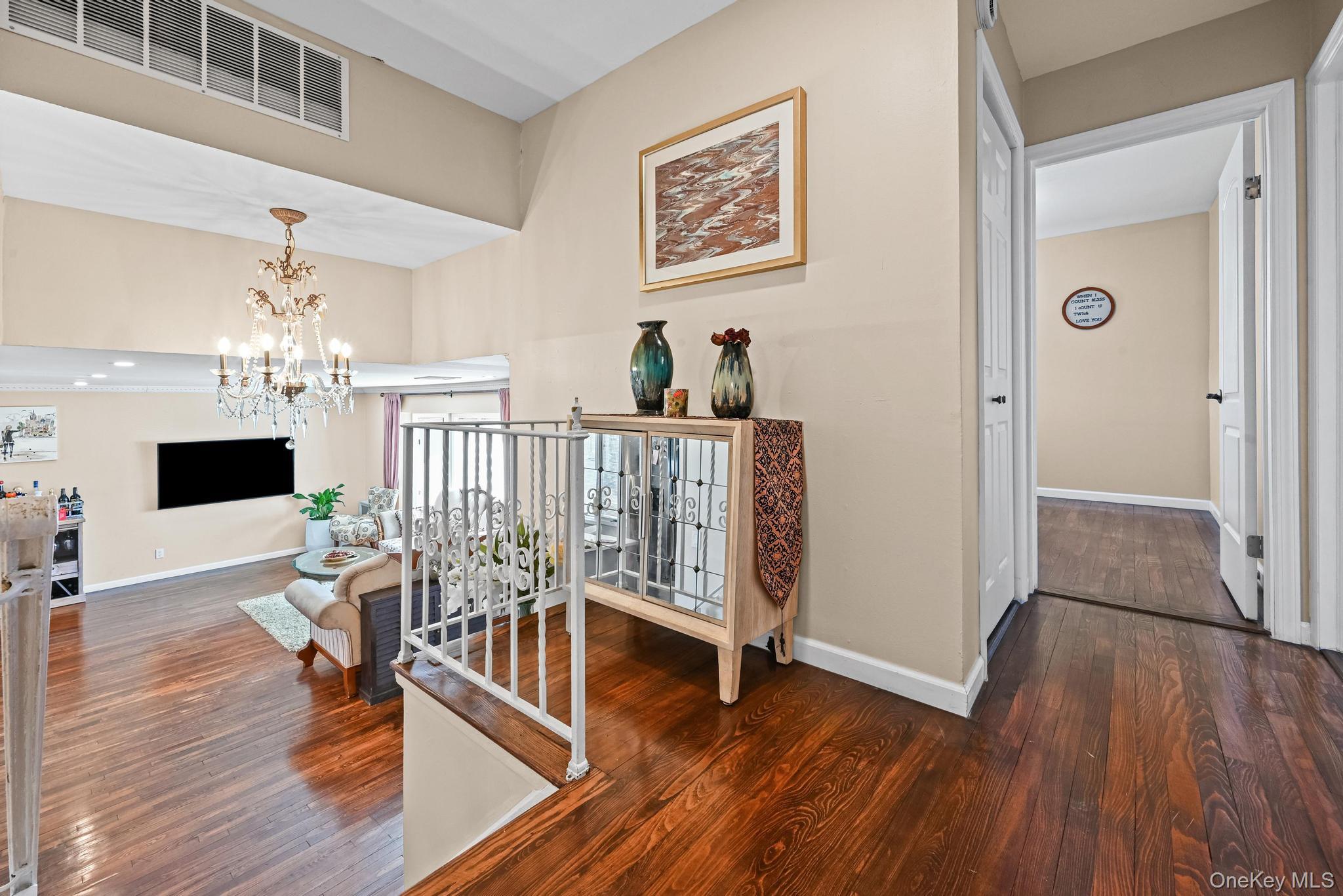 #16 photo, 4 Birchwood Park Drive, नासाउ काउंटी Syosset , NY 11791