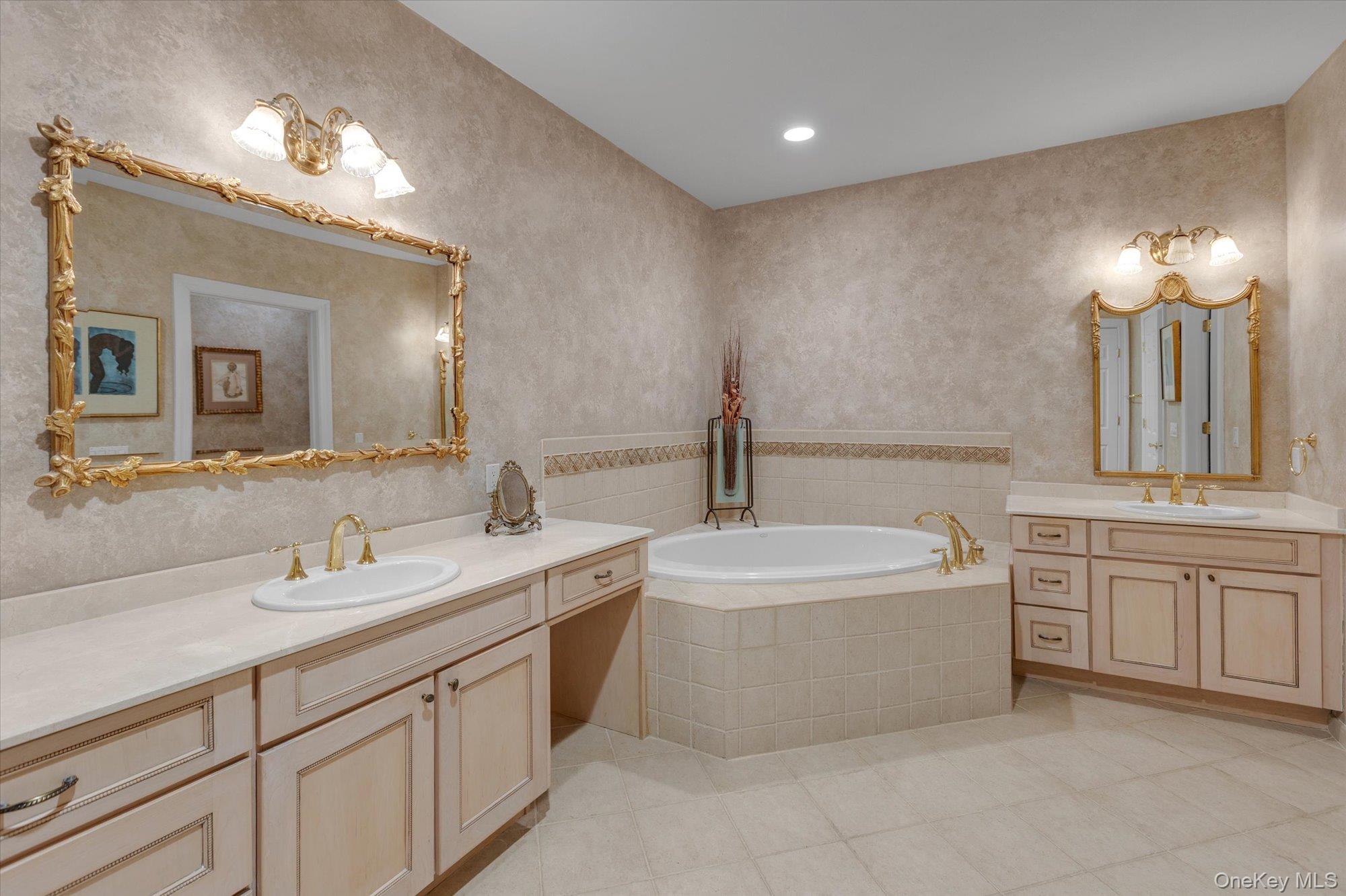 #19 photo, 236 Altessa Boulevard, Melville , NY 11747