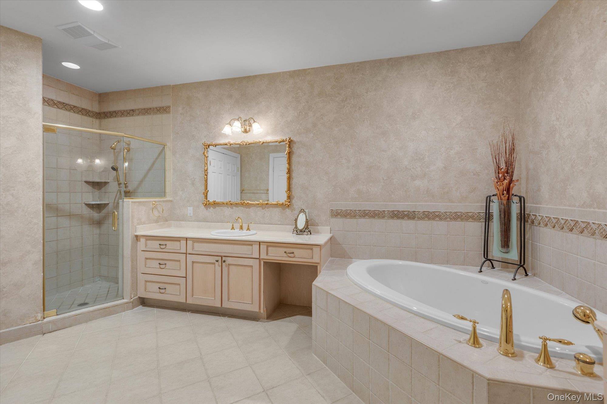 #20 photo, 236 Altessa Boulevard, Melville , NY 11747