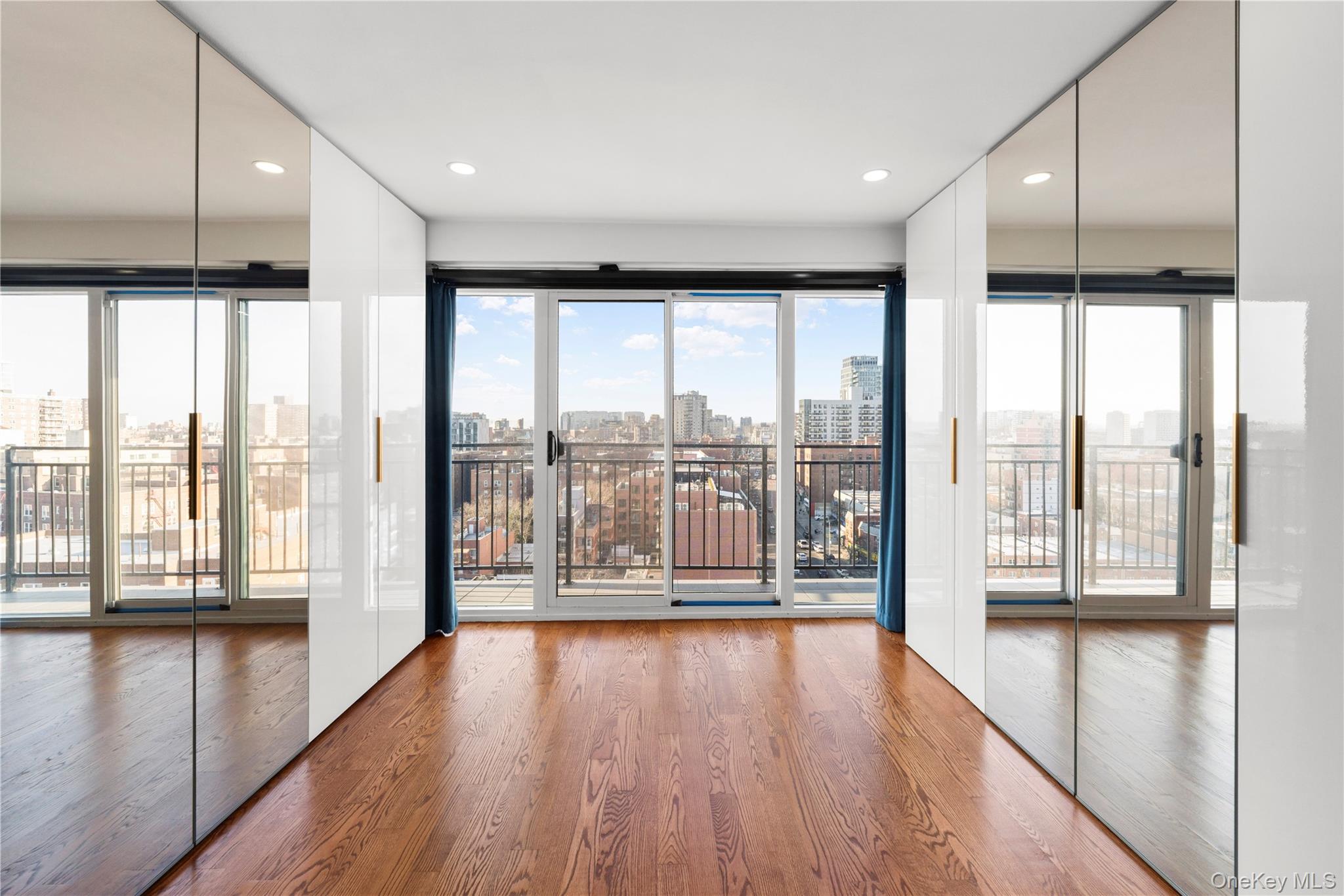 #10 photo, 43-18 Main Street, 뉴욕퀸즈 Flushing , NY 11355