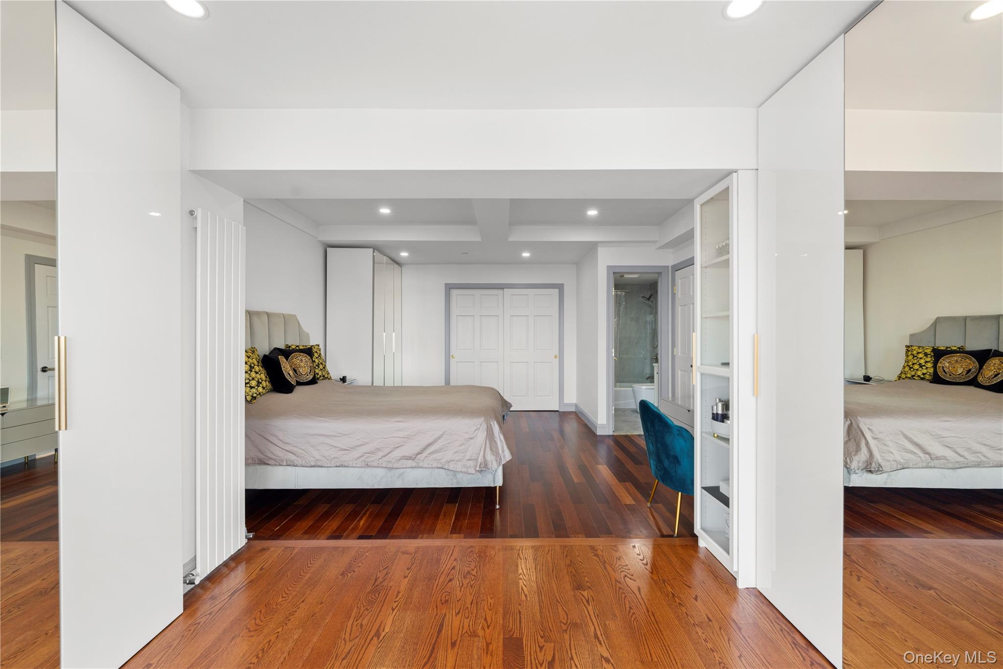 #12 photo, 43-18 Main Street, 뉴욕퀸즈 Flushing , NY 11355