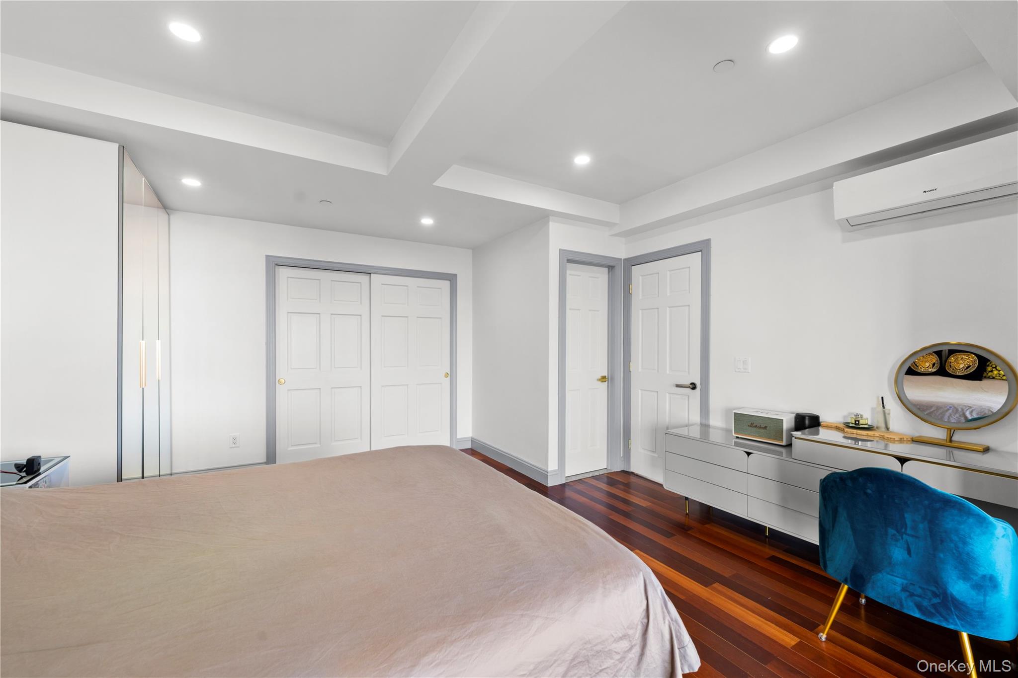 #13 photo, 43-18 Main Street, 뉴욕퀸즈 Flushing , NY 11355