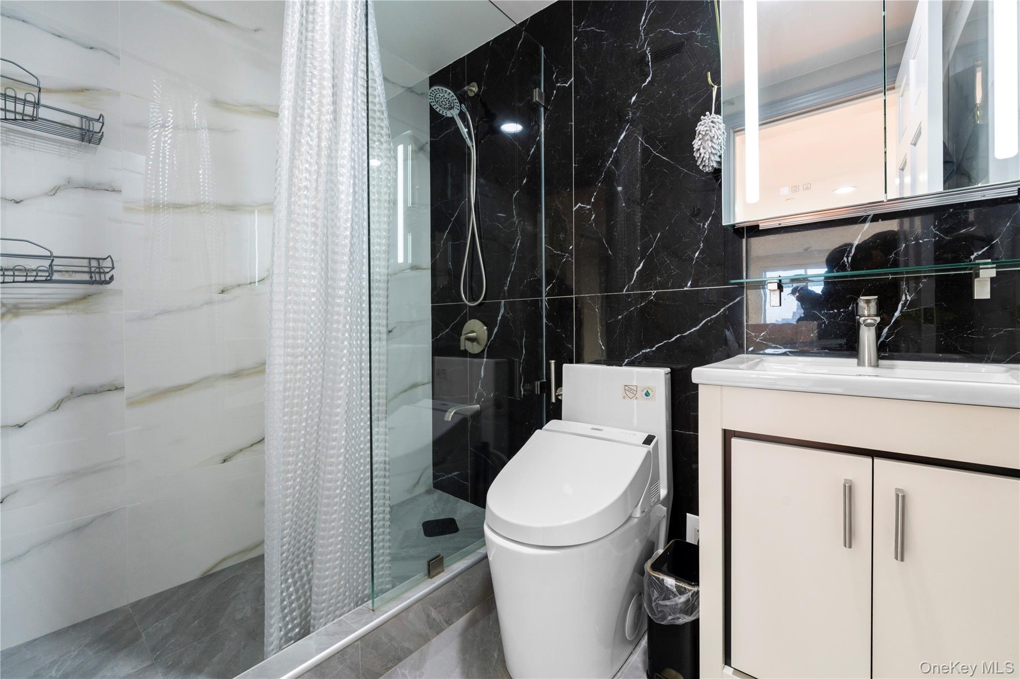 #18 photo, 43-18 Main Street, 뉴욕퀸즈 Flushing , NY 11355