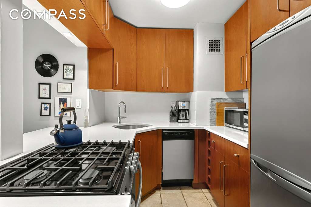 #8 photo, 301 E 79th Street, مانهاتن Upper East Side , NY 10075