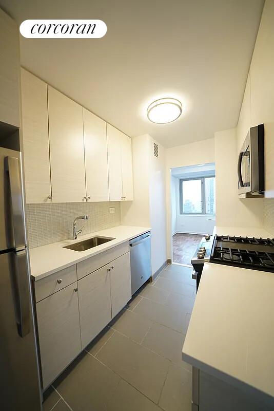 #4 photo, New York City, Yorkville , NY 10028