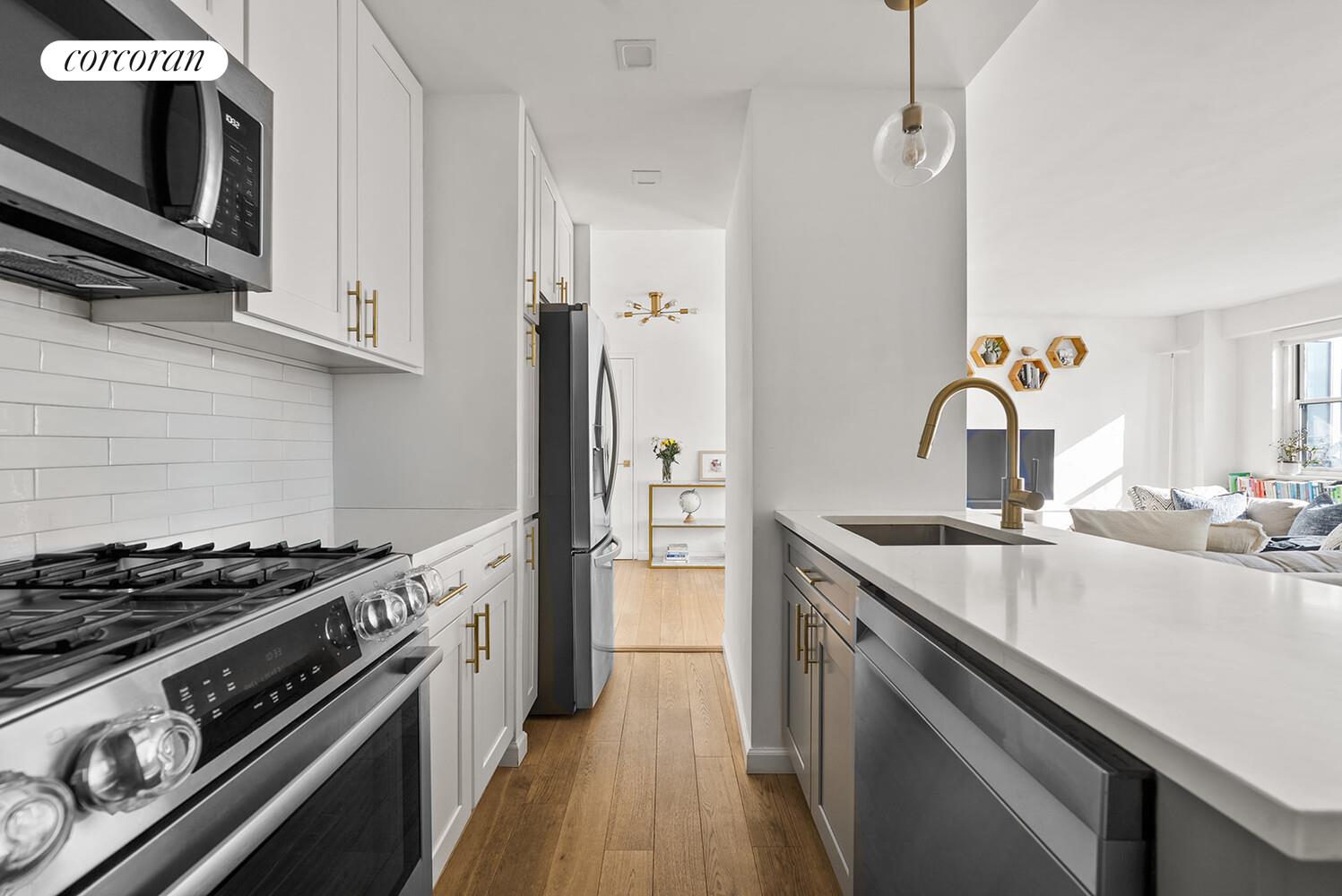 #3 photo, 300 E 71ST Street, Lenox Hill , NY 10021