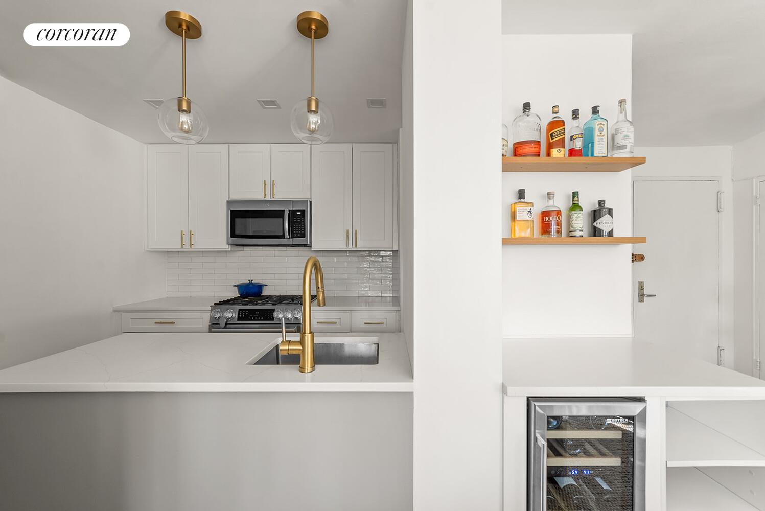 #4 photo, 300 E 71ST Street, Lenox Hill , NY 10021