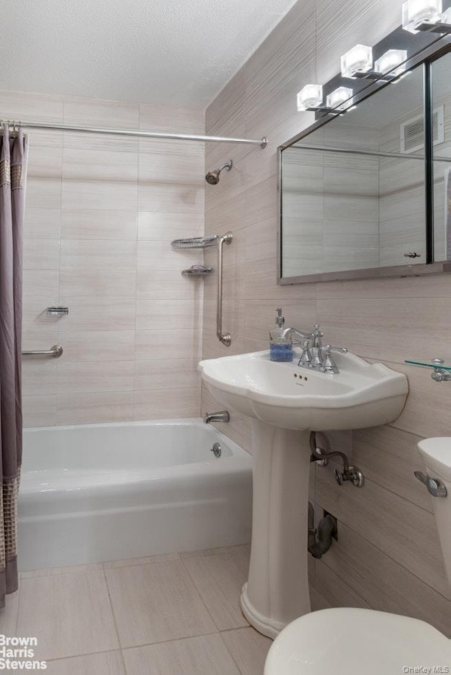 #11 photo, 4455 Douglas Avenue, הברונקס Bronx , NY 10471