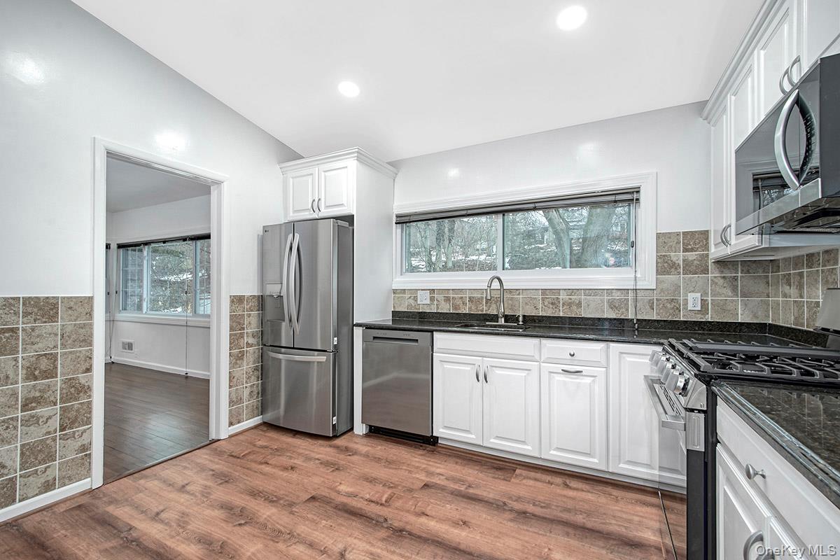 #9 photo, 415 Pinebrook Boulevard, New Rochelle , NY 10804