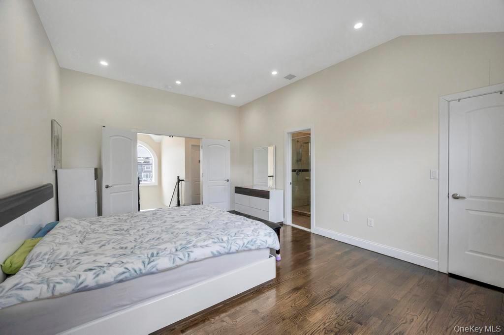 #13 photo, 25 Virginia Avenue, नासाउ काउंटी Plainview , NY 11803