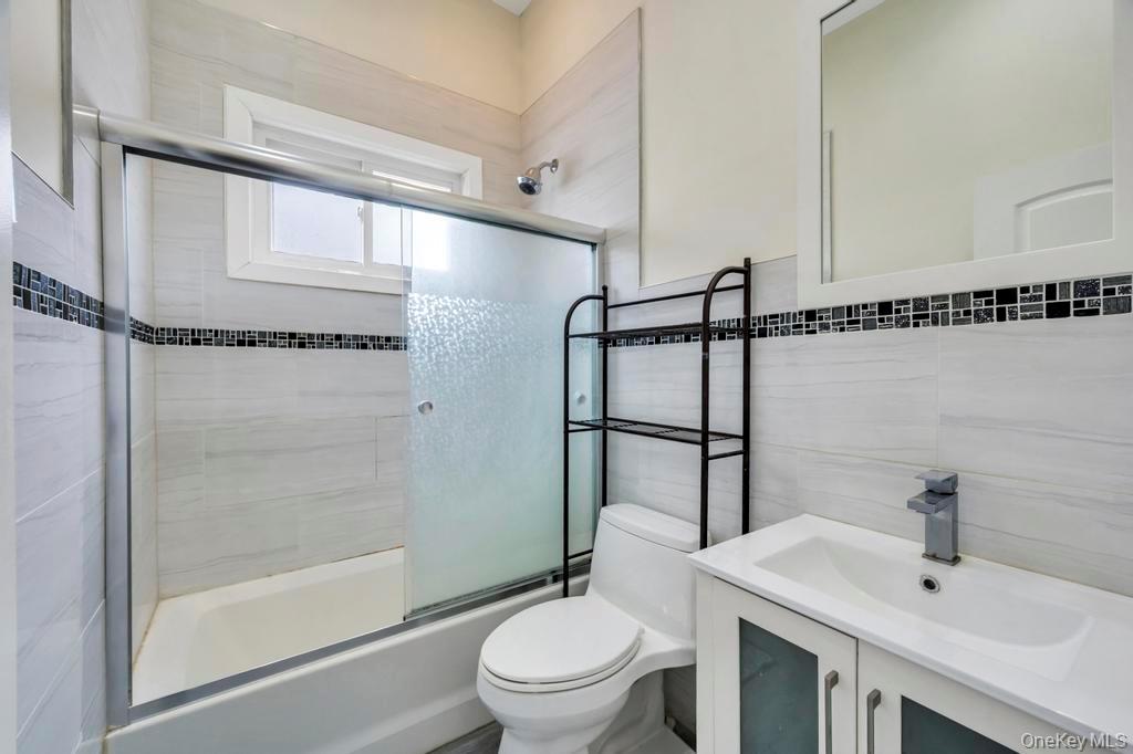 #18 photo, 25 Virginia Avenue, नासाउ काउंटी Plainview , NY 11803