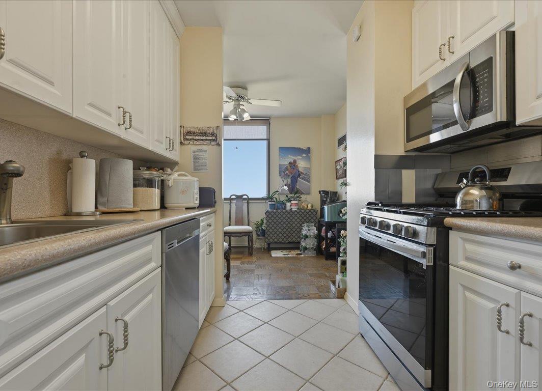 #14 photo, 26910 Grand Central Parkway, كوينز Floral Park , NY 11005