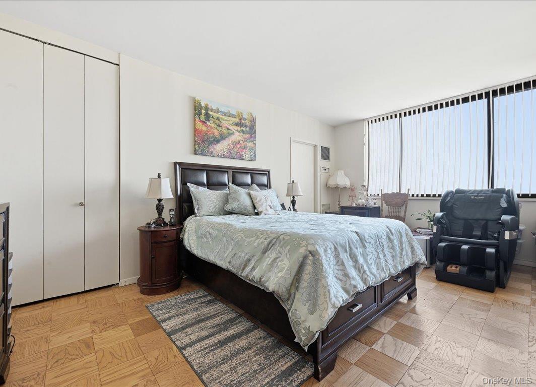 #16 photo, 26910 Grand Central Parkway, كوينز Floral Park , NY 11005