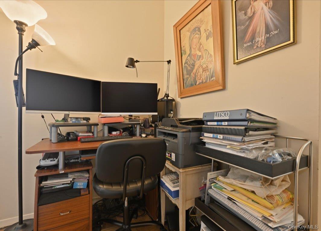 #18 photo, 26910 Grand Central Parkway, كوينز Floral Park , NY 11005