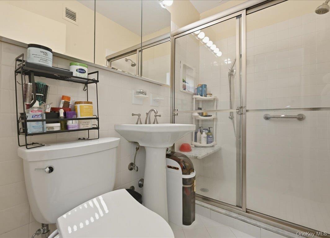 #19 photo, 26910 Grand Central Parkway, كوينز Floral Park , NY 11005