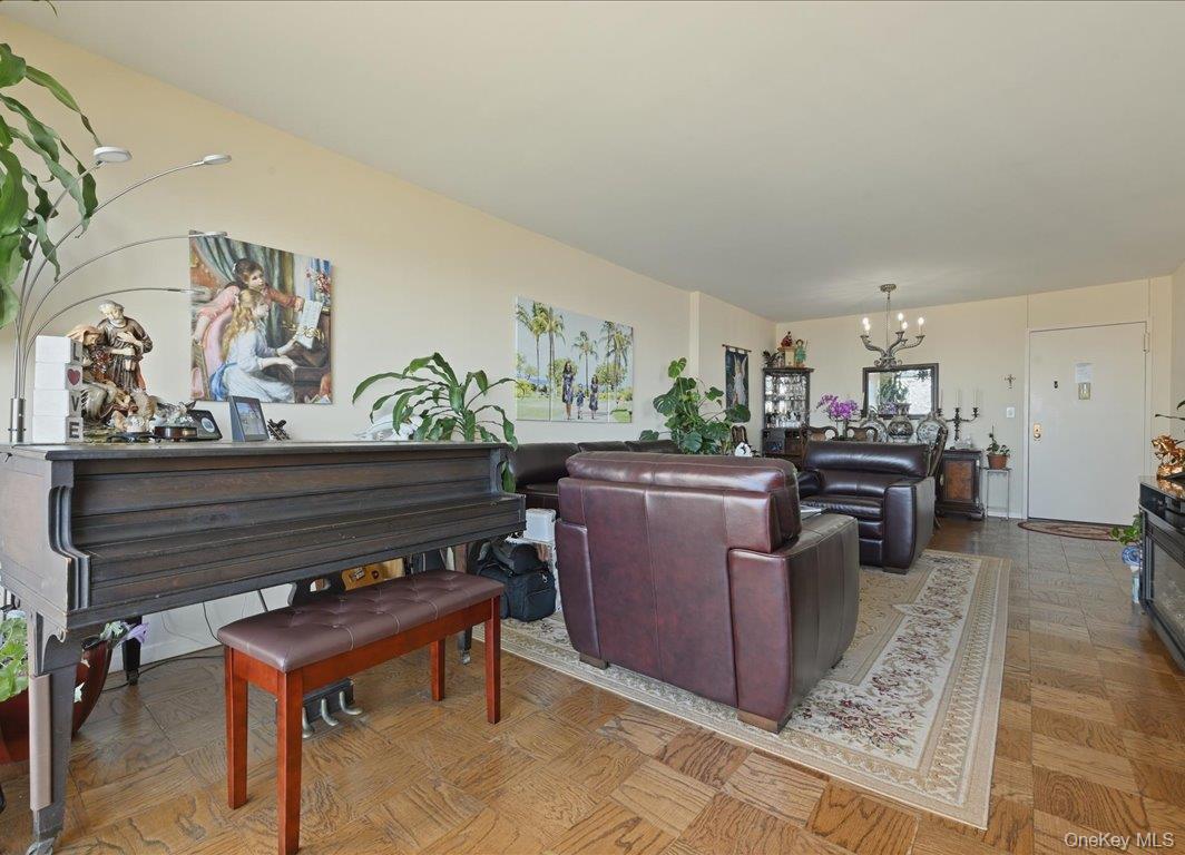 #7 photo, 26910 Grand Central Parkway, كوينز Floral Park , NY 11005