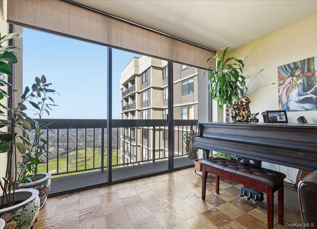 #9 photo, 26910 Grand Central Parkway, كوينز Floral Park , NY 11005