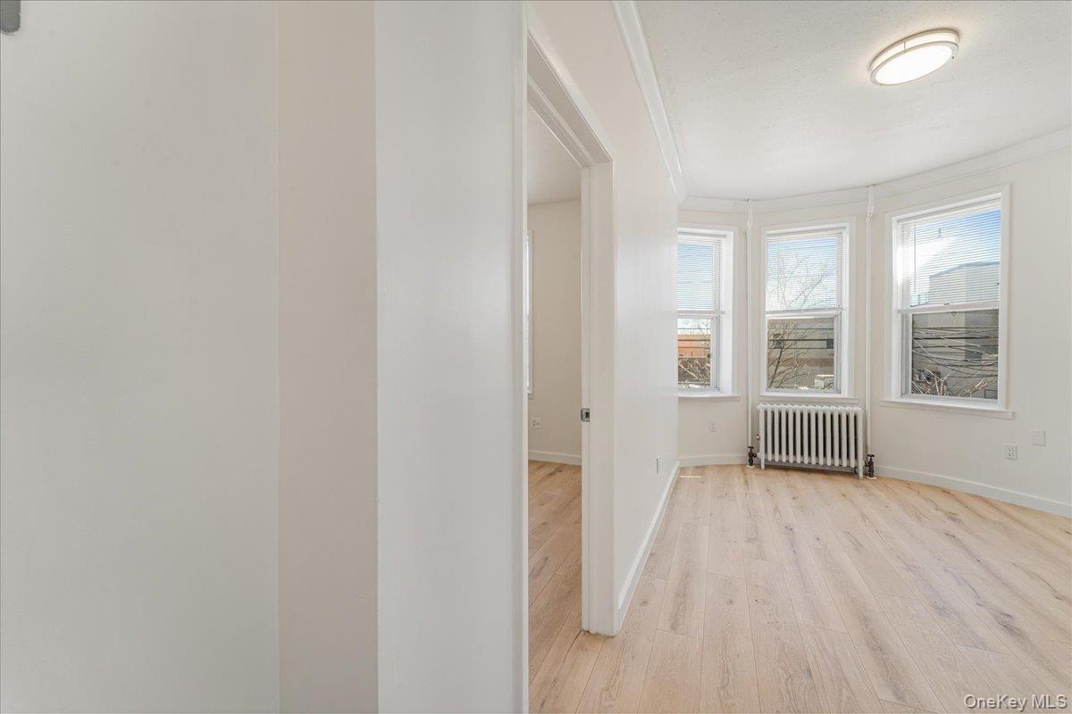 #4 photo, 3634 11th Street, كوينز Astoria , NY 11106