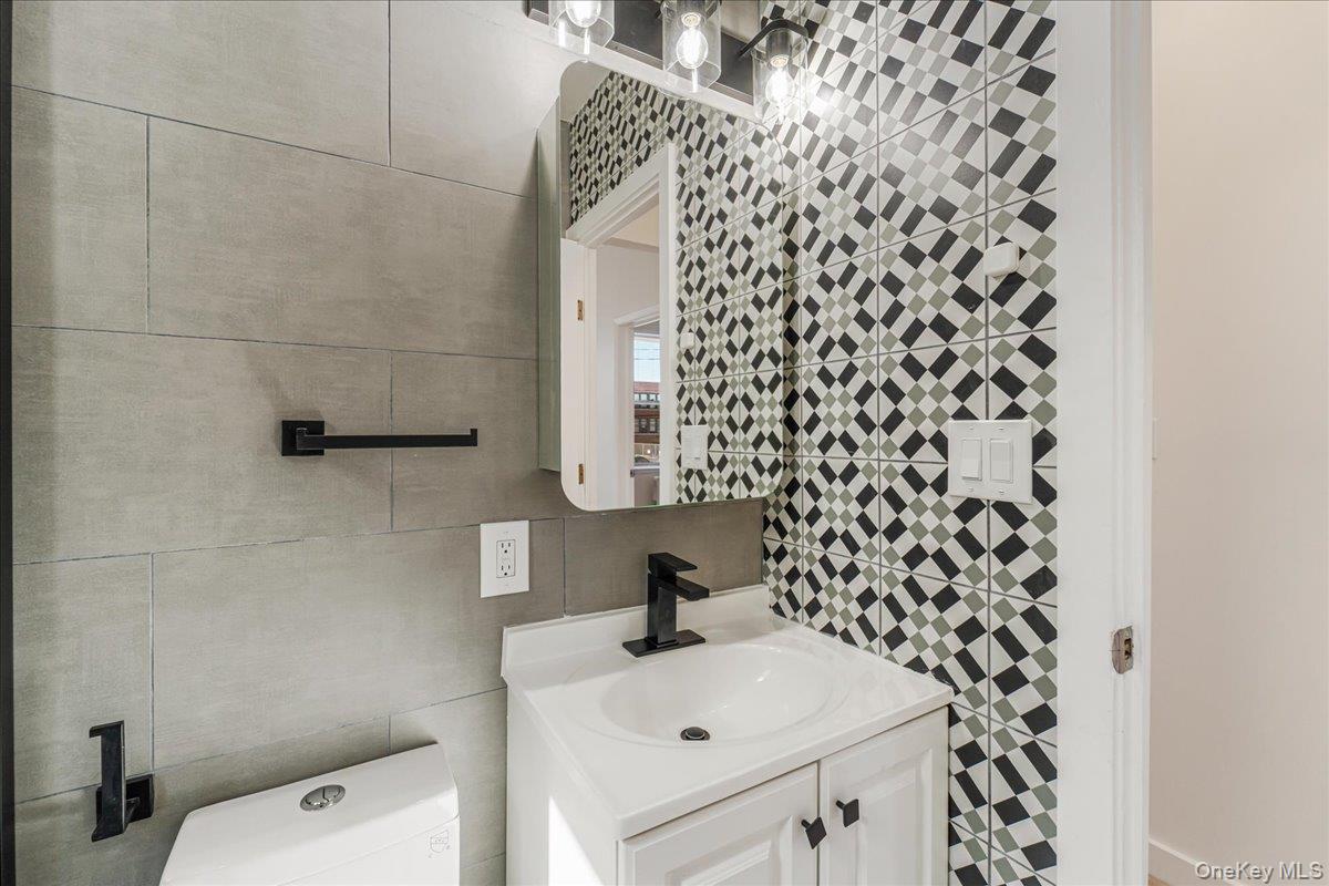 #8 photo, 3634 11th Street, كوينز Astoria , NY 11106