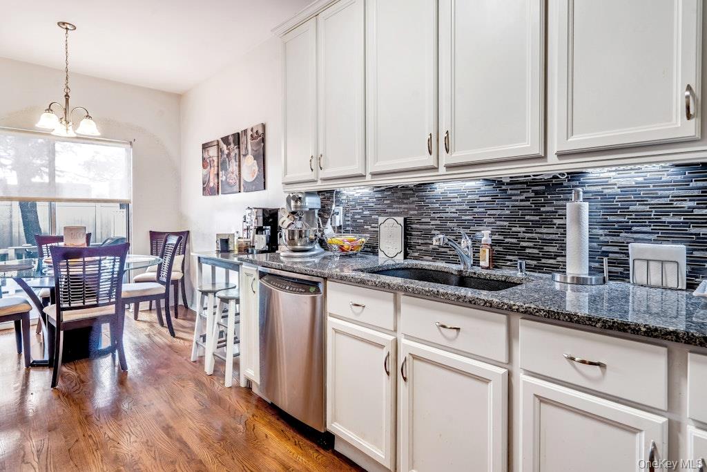 #12 photo, 128 Cinnamon Court, Melville , NY 11747