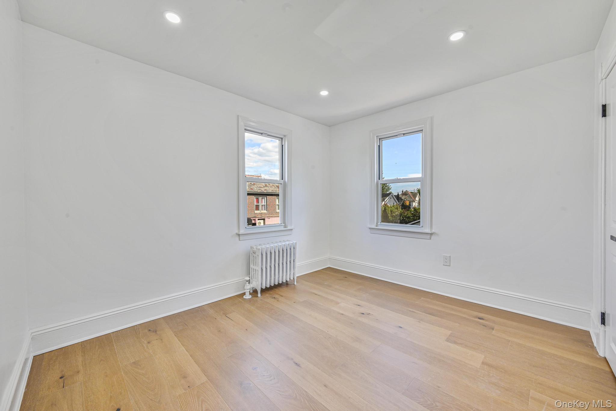 #14 photo, 108 N Forest Avenue, מחוז נסאו Rockville Centre , NY 11570